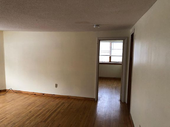 3rd image of 49 Essex St APT 2