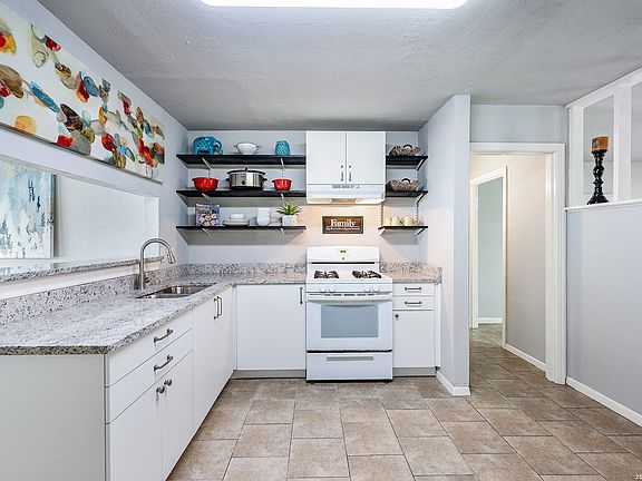 4th image of 139 W ACADEMY ST