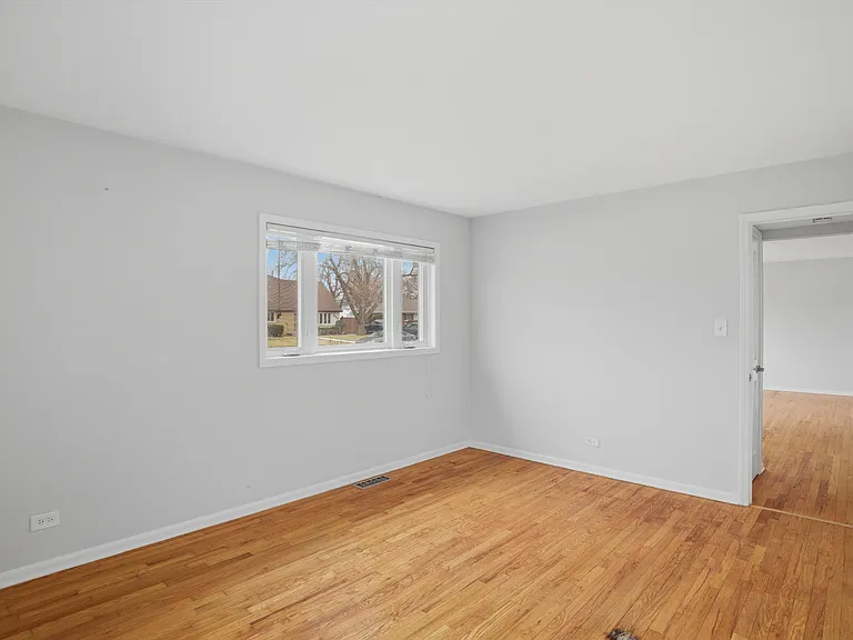 8912 Windsor Ln — Photo 17