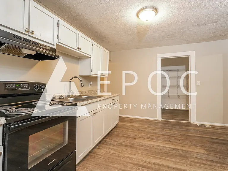 1310 Phipps Ave — Photo 3