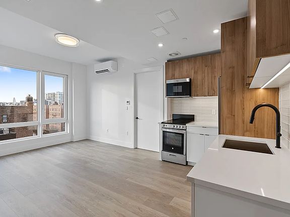 3rd image of 15 Pulaski St #1