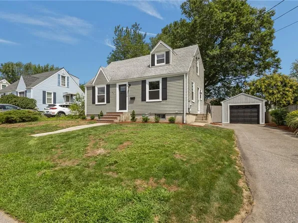 55 Frederick St, Rumford, RI 02916