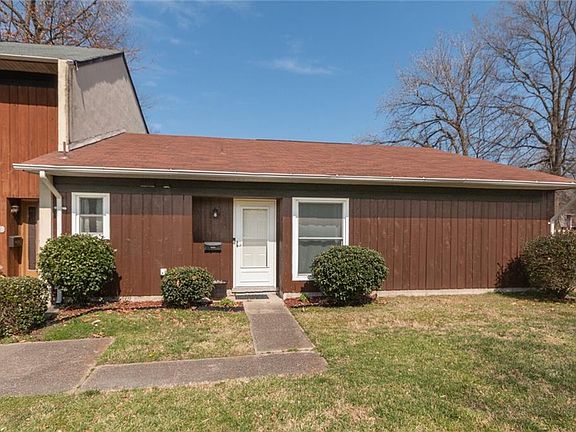 2nd image of 1423 E Tanners Creek Dr