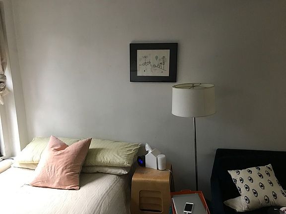 5th image of 417 E 6th St APT 18