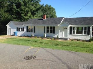 3042 1st Ave NW, Hickory, NC 28601