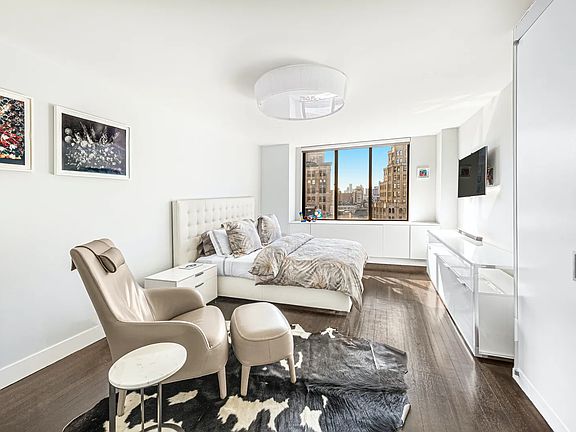 4th image of 5 E 22nd St APT 20D