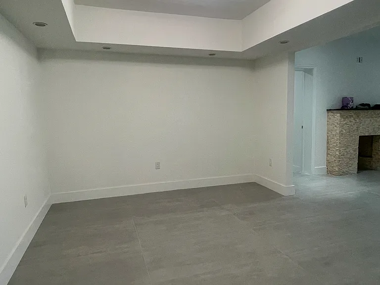 348 South Dr — Photo 2