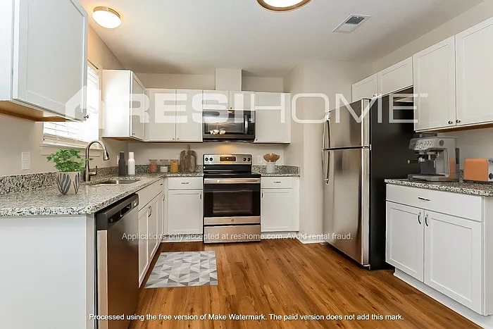1221 Akins Ridge Dr — Photo 3