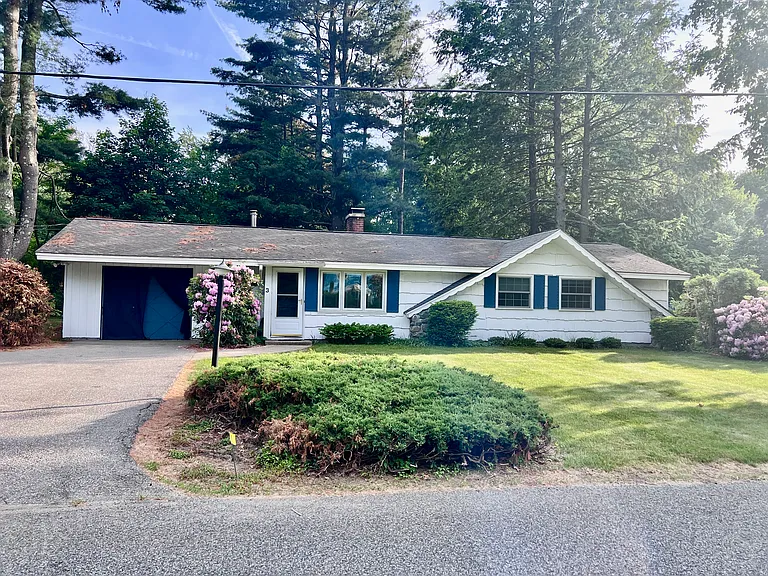 3 Merrill Dr — Photo 1