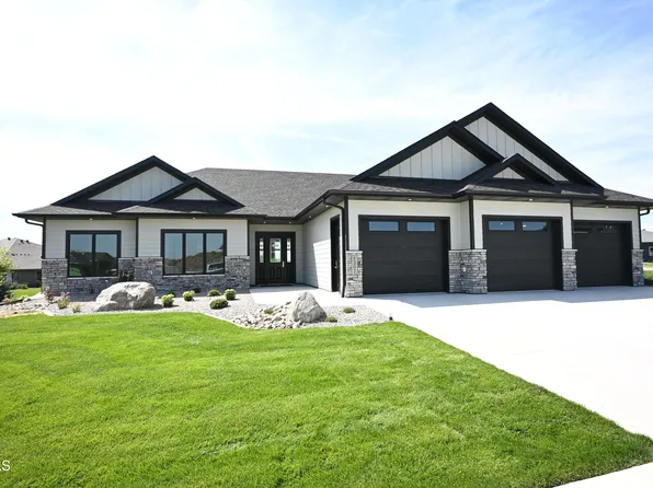 1207 Limited Ln, Bismarck, ND 58503