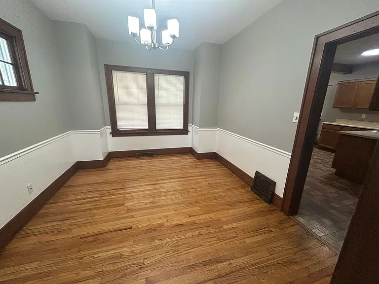 407 Frank St — Photo 10