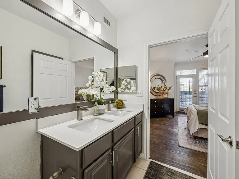McDermott Place — Photo 24