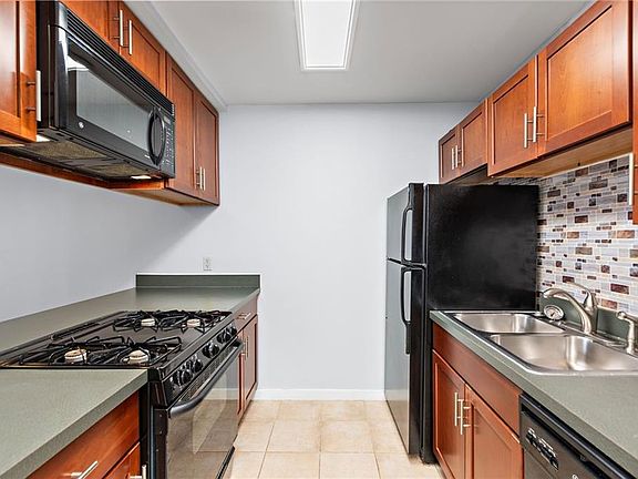 2nd image of 600 E 8th St APT 8D