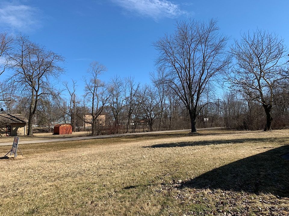 2nd image of 18623 Oakwood Ave