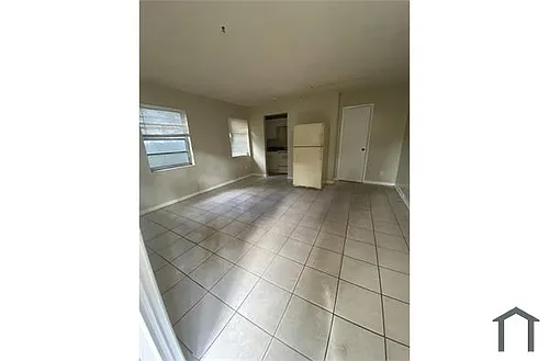 1405 NE 5th Ter #B Photo 1