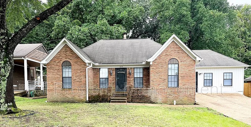 3 bed, 2.0 bath, 1748 sqft, $1,850 — Photo 2