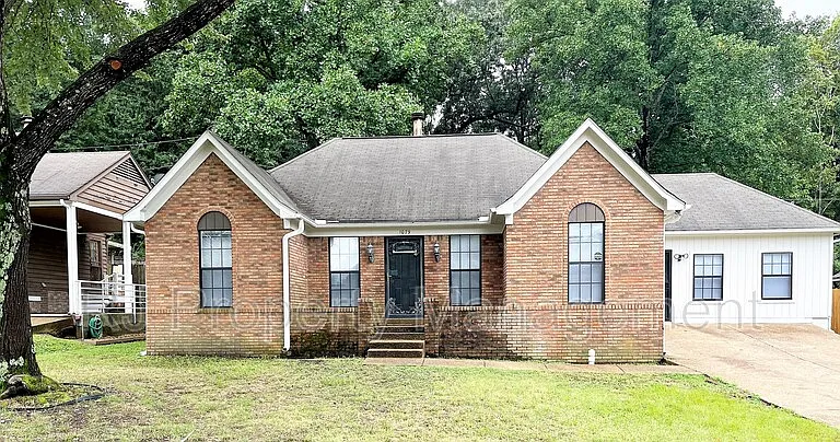 1079 Harpeth Dr — Photo 2