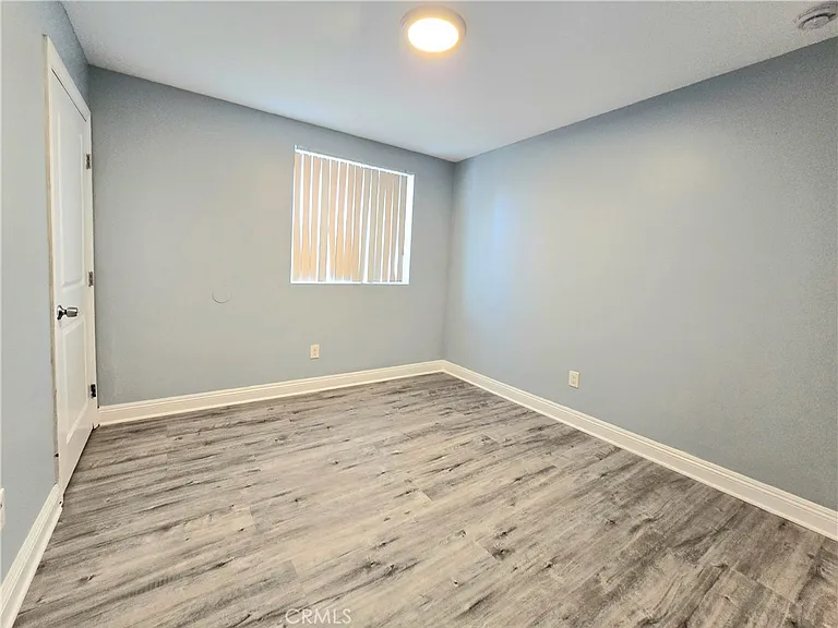 715 W 58th St — Photo 15