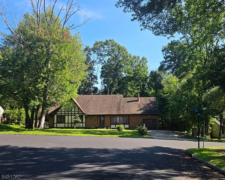2nd image of 29 Carson Rd