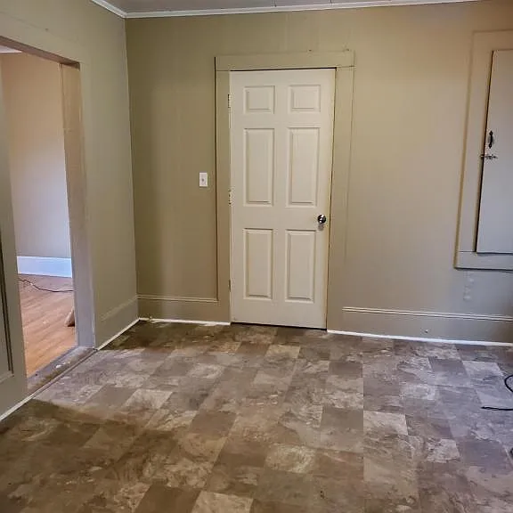 106 E Green St — Photo 3