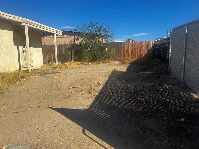 1/2 Anderson Ave — Photo 8