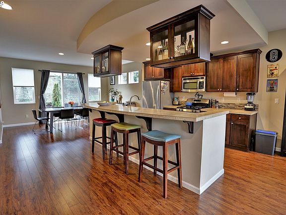 2nd image of 5213 NE 52nd Cir