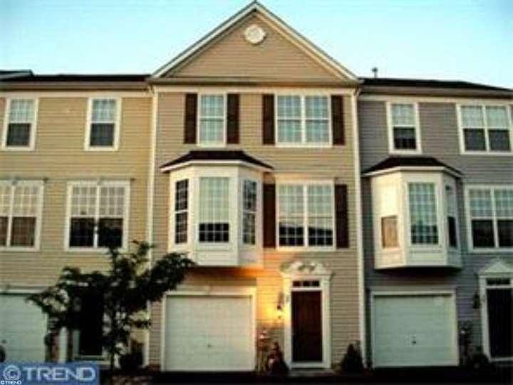 1st image of 24 Glennwood Dr