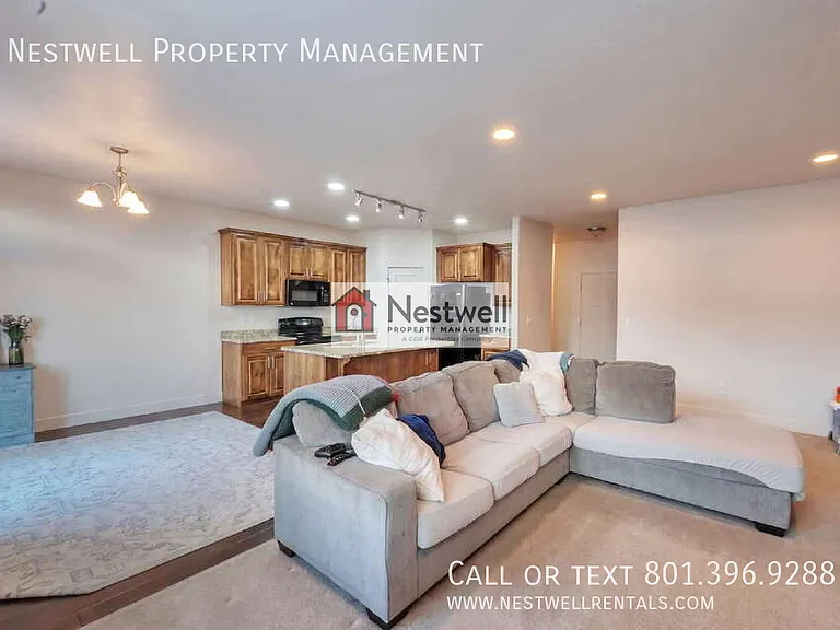 4159 N Fremont Dr — Photo 3