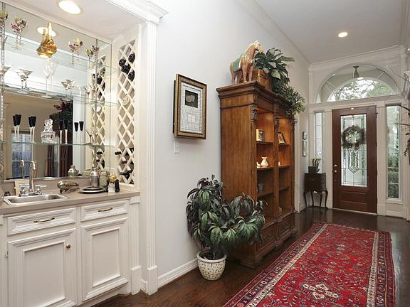 Gallery Hall and Wet Bar