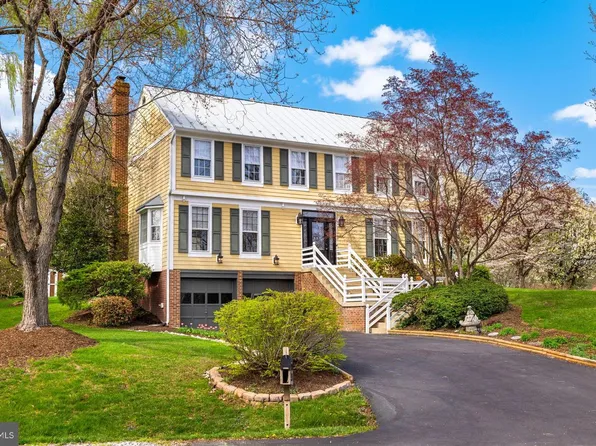 9849 S Park Cir, Fairfax Station, VA 22039