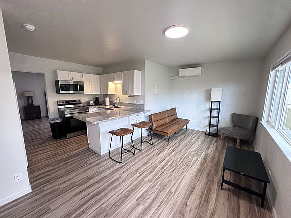 3rd image of 1371 Lower Main St #17