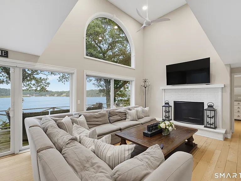 30 Riverside Ave — Photo 11