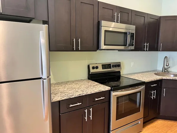 327 N 40th St APT 1, Philadelphia, PA 19104