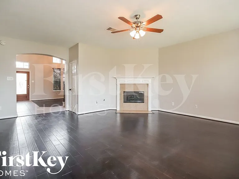 4485 Costa Brava Park — Photo 4