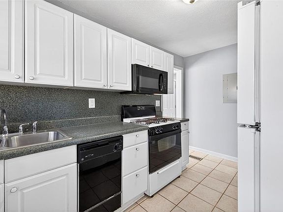 5th image of 2266 N Shallowford Rd