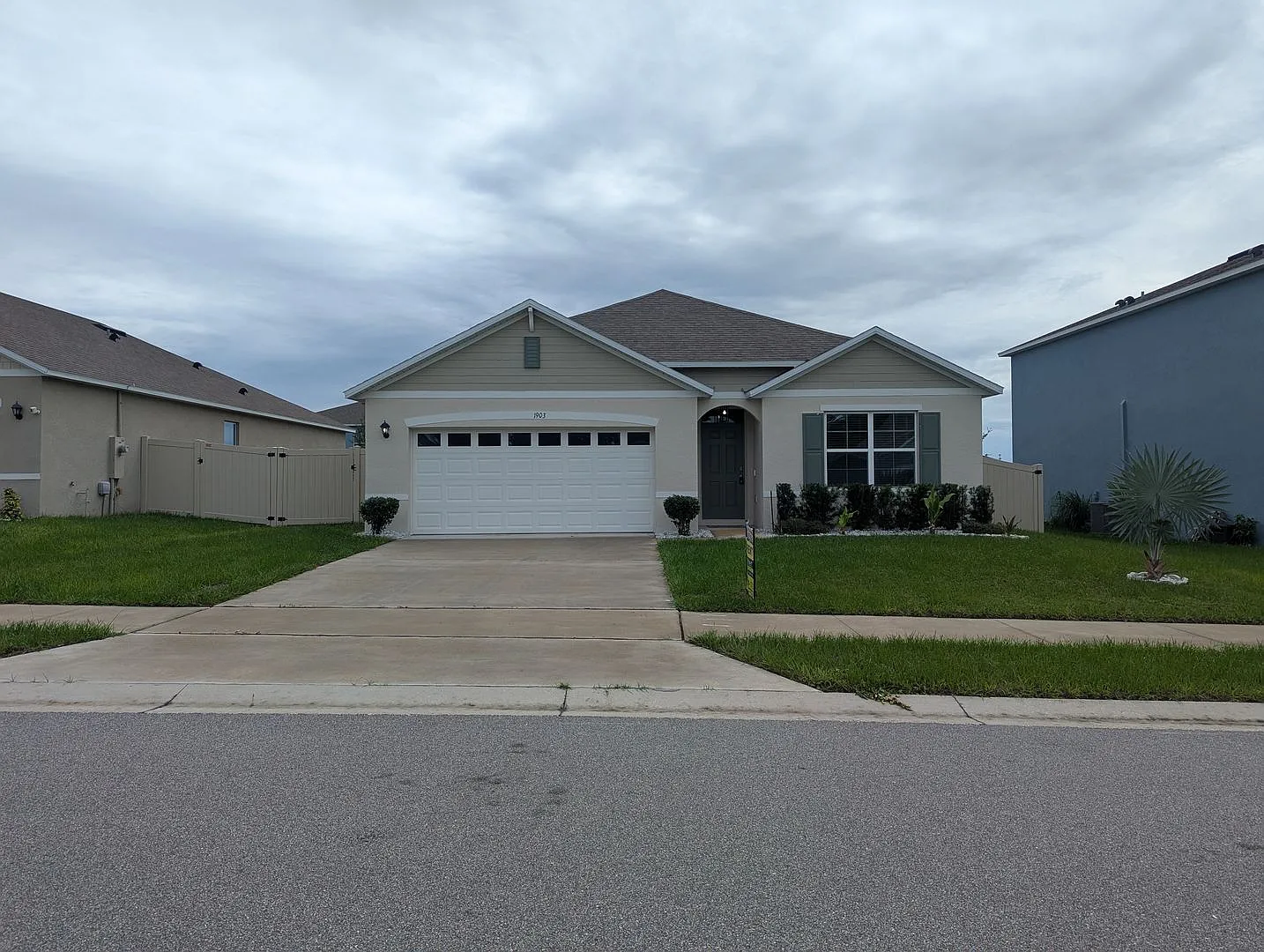 Beautiful 3 Bedroom, 2 Bathroom Home for Rent! — Photo 1