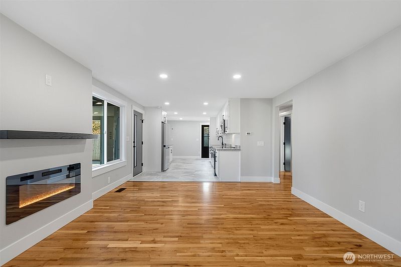 5th image of 655 Union Ave NE