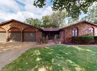 160 Hillcrest Dr, Glen Carbon, IL 62034