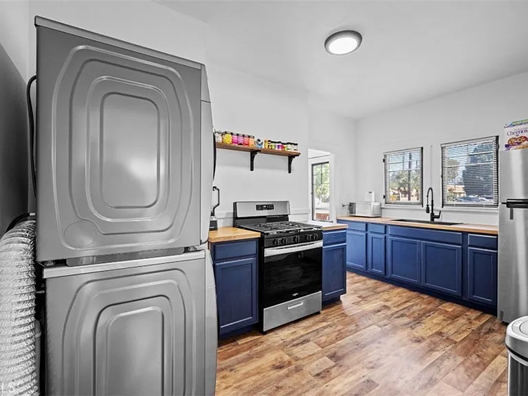 529 E Latham Ave — Photo 12