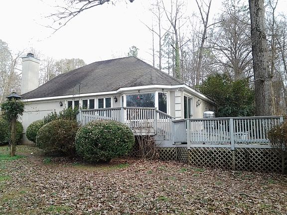 153 deck facing river