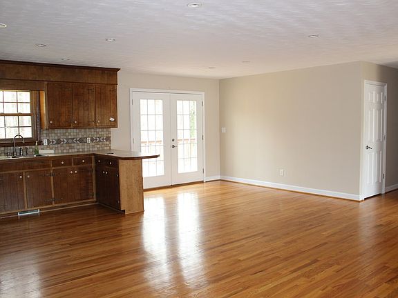 5th image of 3078 Joy Cir