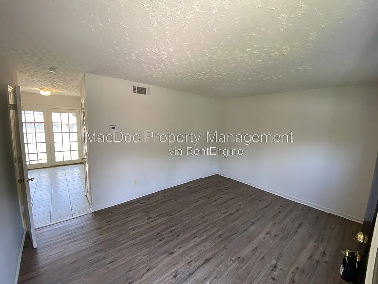200 Brighton Sq — Photo 3