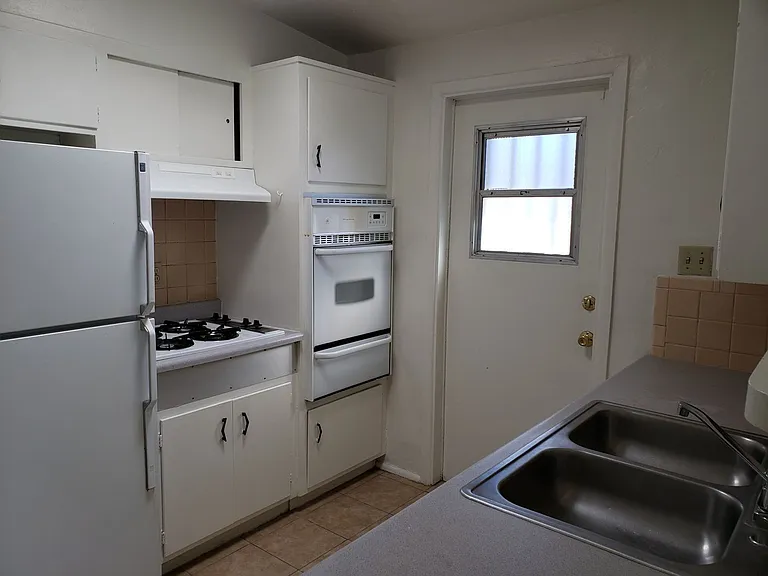 1227 E Drachman St — Photo 15