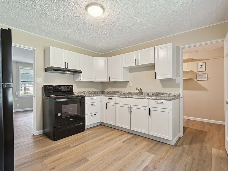 1614 W Union St — Photo 9