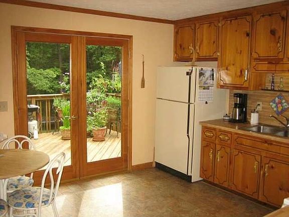 3rd image of 430 Julie Anne Way