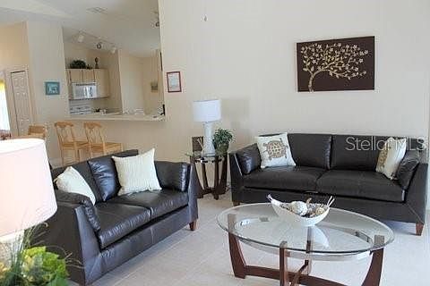 3rd image of 909 Clear Creek Cir