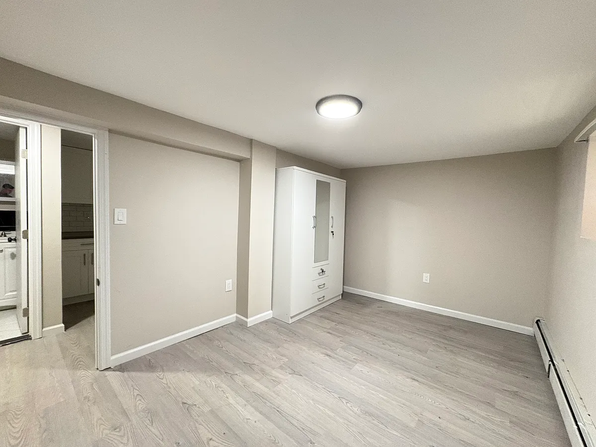 Building Photo - 25 Dwight St #3