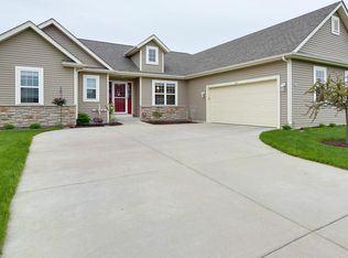 637 N Buth Rd, Dousman, WI 53118