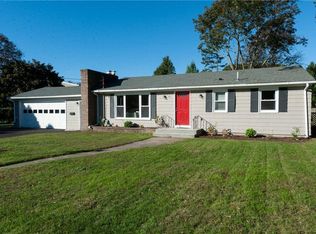 79 Fashion Dr, Warwick, RI 02886