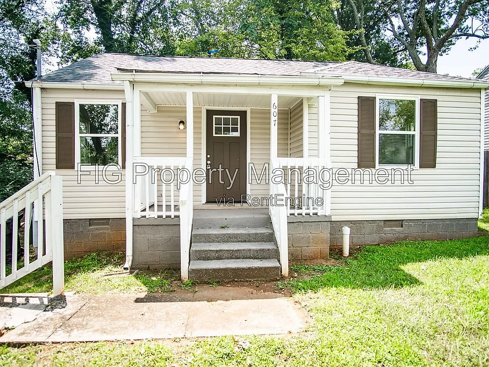 607 Hillview Rd